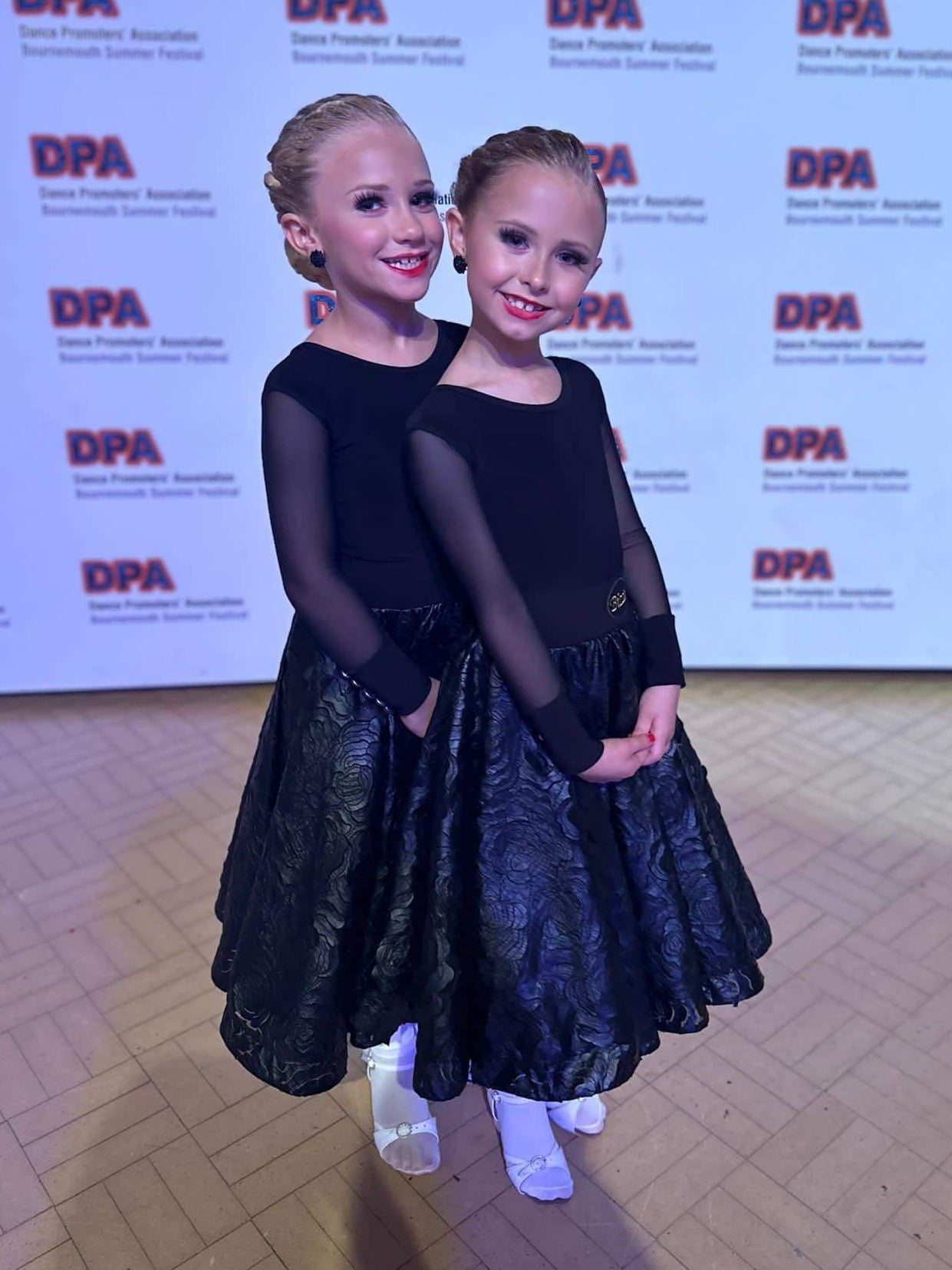 𝗘𝗫 𝗦𝗣𝗢𝗡𝗦𝗢𝗥 Black ballroom set (age 5-6)