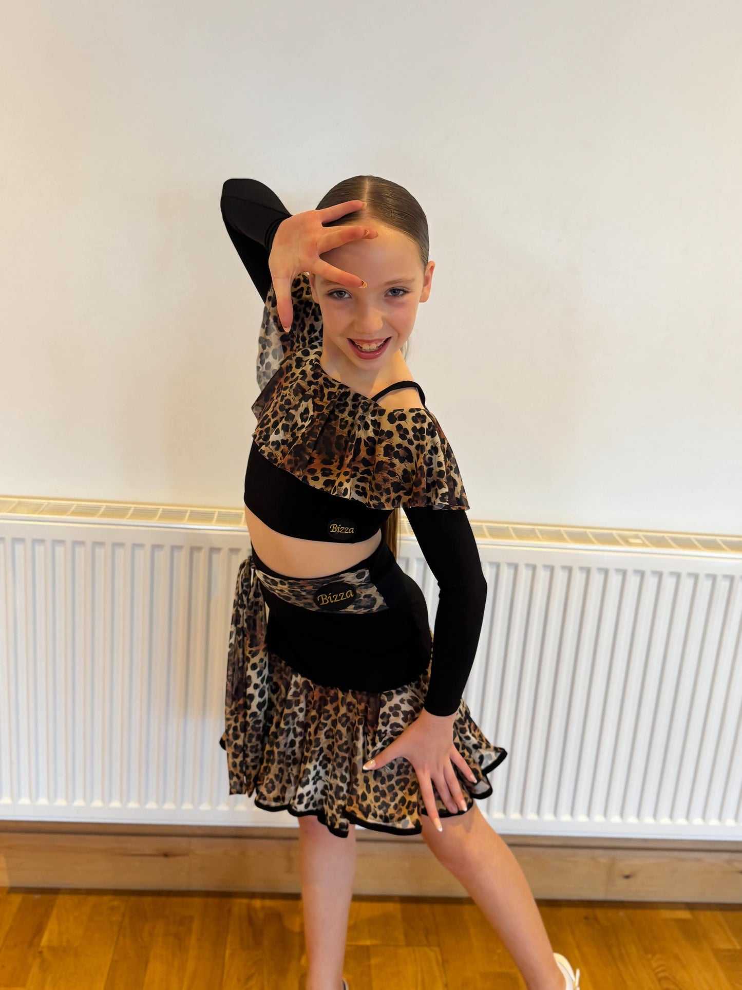 𝐂𝐚𝐥𝐥𝐢𝐞 𝐂𝐫𝐨𝐩 𝐓𝐨𝐩 𝐰𝐢𝐭𝐡 𝐟𝐫𝐢𝐥𝐥 - Black & Leopard