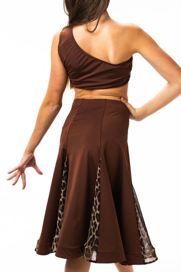 𝟗-𝟏𝟎 𝐘𝐞𝐚𝐫𝐬/ 𝟐𝟒” 𝐰𝐚𝐢𝐬𝐭
 Brown & Leopard Ballroom Skirt