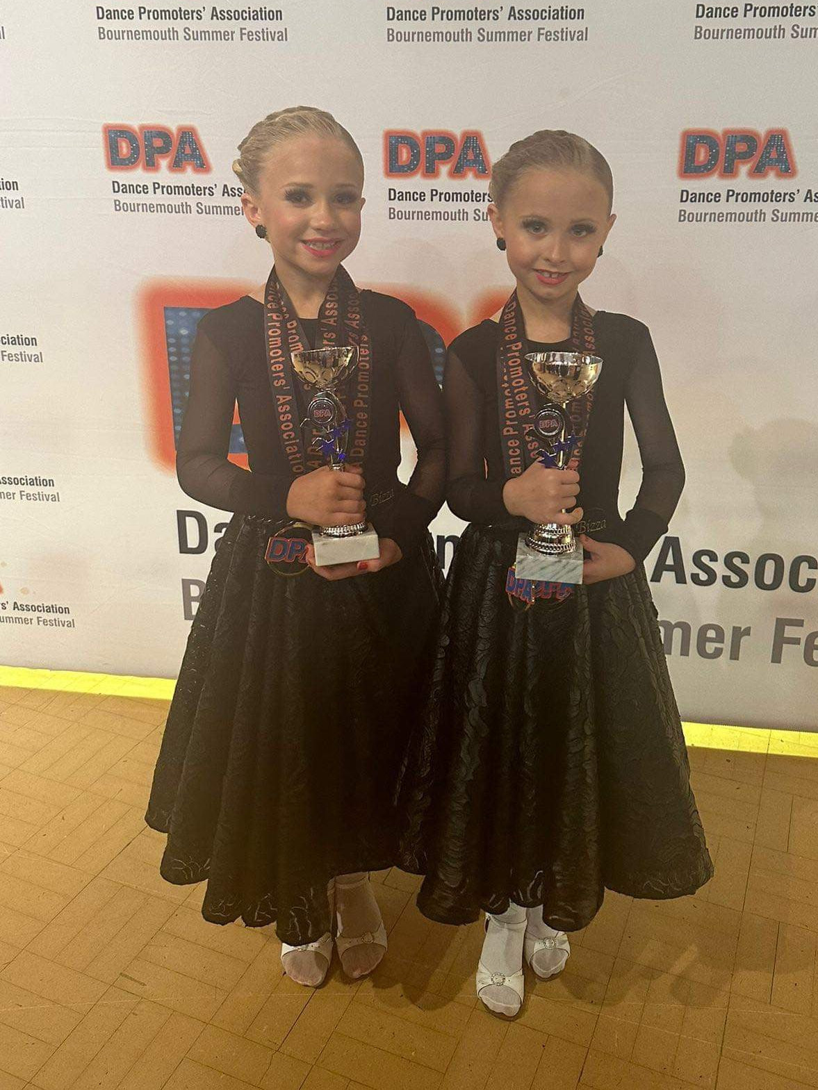 𝗘𝗫 𝗦𝗣𝗢𝗡𝗦𝗢𝗥 Black ballroom set (age 5-6)