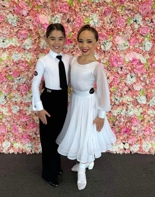 𝗘𝗫 𝗦𝗣𝗢𝗡𝗦𝗢𝗥 White pleated ballroom set (Girls 9-10)